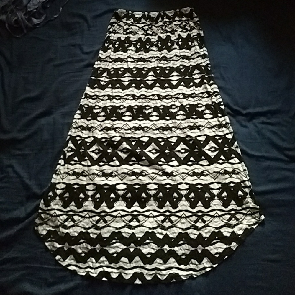 High Low Patterned Skirt - Picture 2 of 3